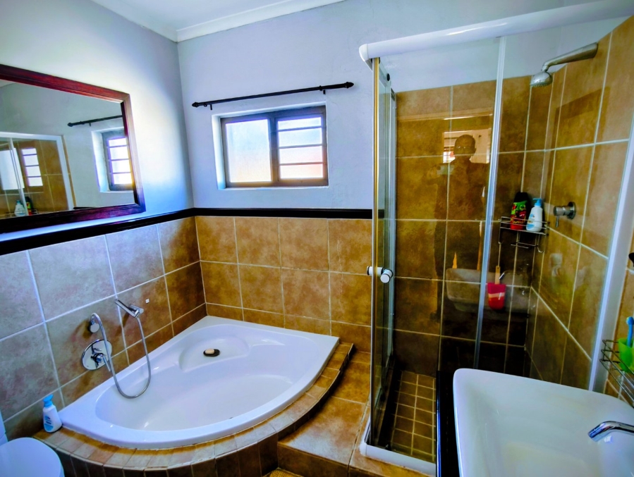 5 Bedroom Property for Sale in Paarl North Western Cape